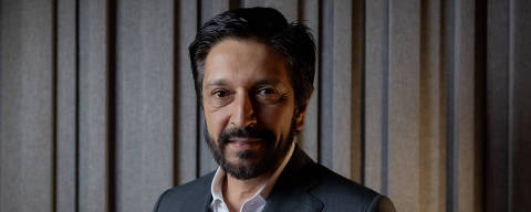 SÃO PAULO, SP, BRASIL, 27.10.2025: TMC  O prefeito de São Paulo, Ricardo Nunes (MDB), no coquetel para apresentação do TMC, novo ecossistema de comunicação do empresário João Camargo, no ateliê do estilista Ricardo Almeida, no Complexo Cidade Matarazzo. (Foto: Ronny Santos/Folhapress)