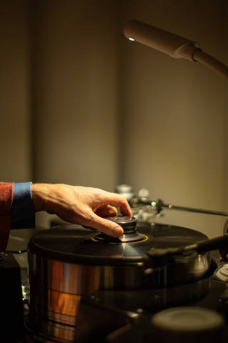 A new study finds that listening to music regularly is associated with a significant decrease in risk of dementia. MUST CREDIT: Maansi Srivastava/For The Washington Post