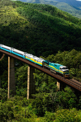 Trem de passageiros da Vale que percorre a Estrada de Ferro Vitória a Minas